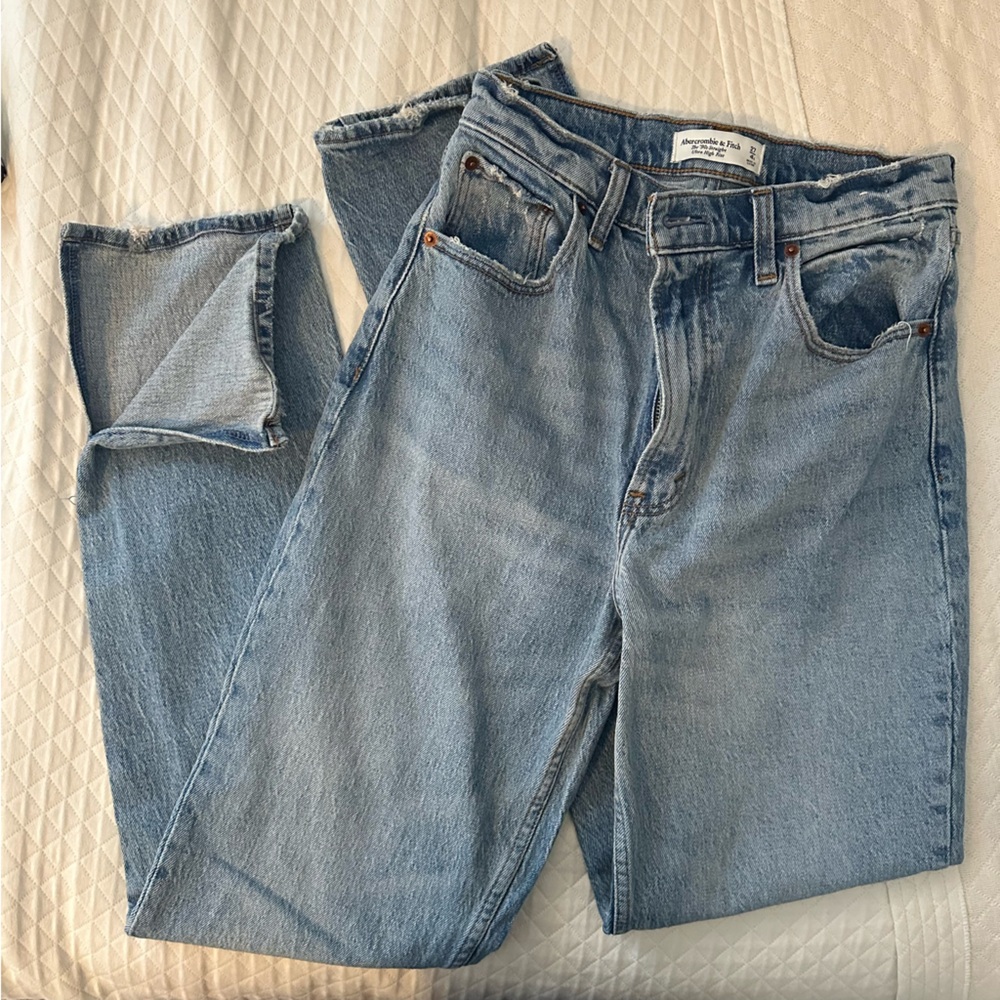 Abercrombie & Fitch 90s Straight Ultra High Rise Jeans with vent hem